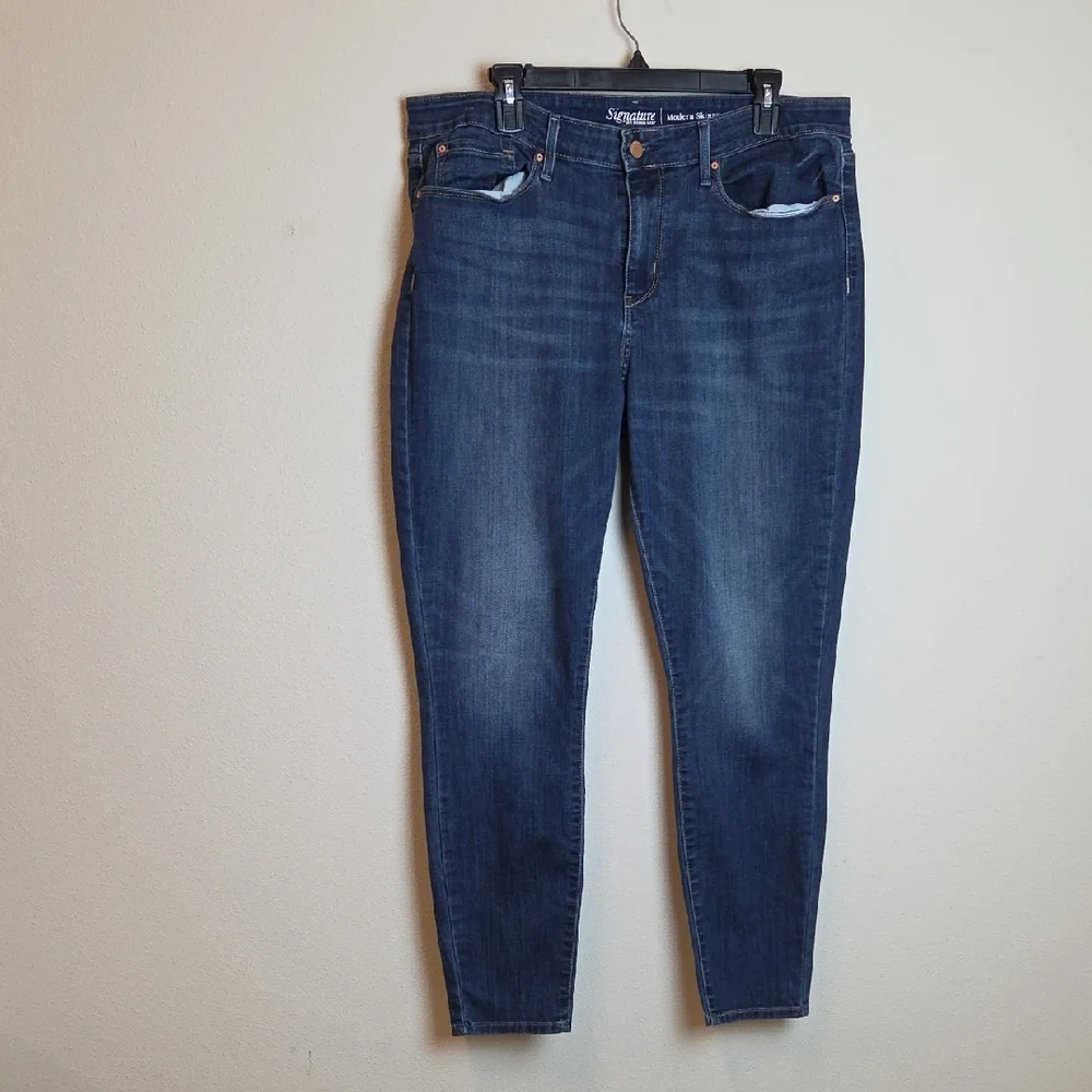 Signature By Levi Women's Dark Blue Skinny Jeans Size 16/33 - Picture 1 of 4
